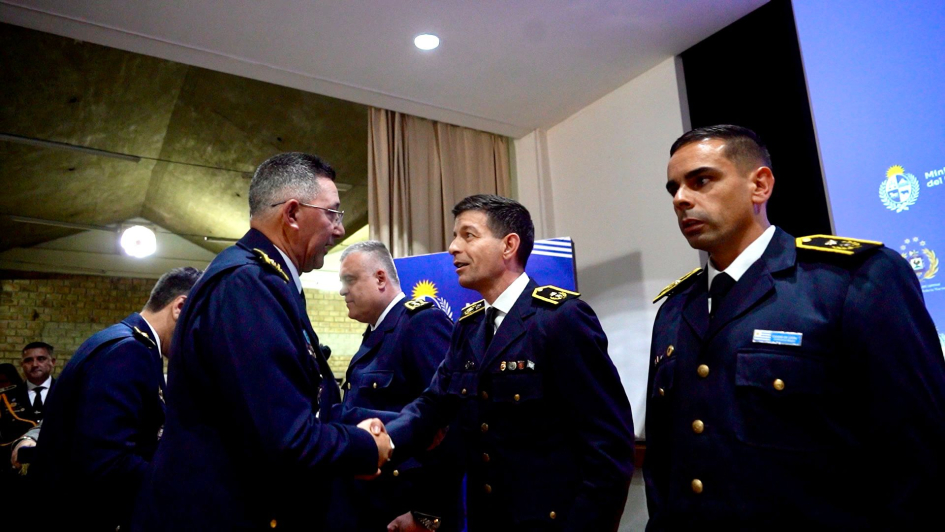 Se realizó la ceremonia de entrega de fustas y bastones, símbolos de mando de la Policía Nacional Se realizó la ceremonia de entrega de fustas y bastones, símbolos de mando de la Policía Nacional
