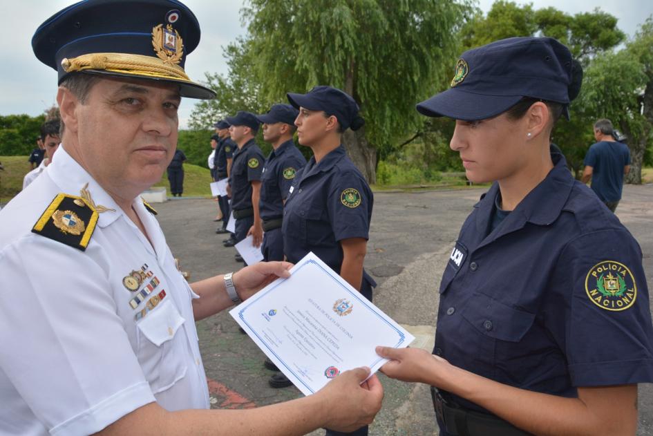 Entrega de reconocimiento por el Jefe de Colonia Entrega de reconocimiento por el Jefe de Colonia