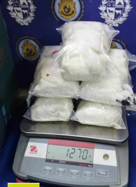 Incautan casi 3 kilos de cocaína camuflados en ropa y carteras enviados desde Uruguay a Asia