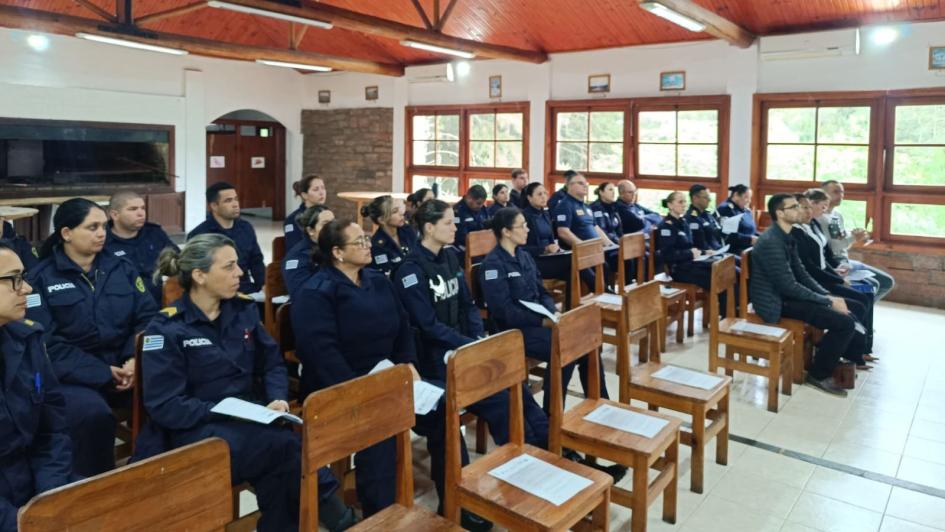 Realización del taller en Jefatura de Policía de Rivera Taller en Jefatura de Policía de Rivera