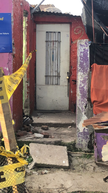 Derriban vivienda utilizada como boca de drogas en Montevideo