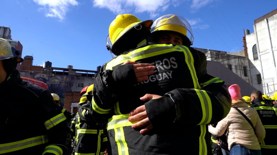 Egresan 134 bomberos en una emotiva ceremonia marcada por el recuerdo y el deber