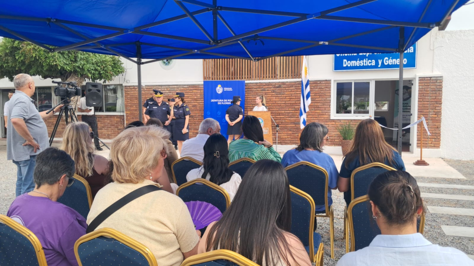 público en el acto inauguración de la Oficina Departametnal de Violencia Doméstica y de Género público en el acto inauguración de la Oficina Departametnal de Violencia Doméstica y de Género