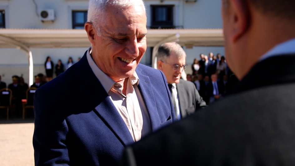 Ministro del Interior, Carlos Negro entregando reconocimientos a Policías con 30 años de servicio 