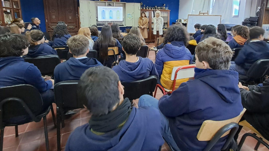 Charla con alumnos en Liceo de Aiguá Charla con alumnos en Liceo de Aiguá