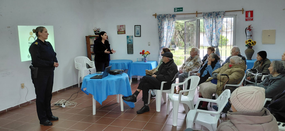 charla de prevención de estafas ana marquez y maria ines thexeira