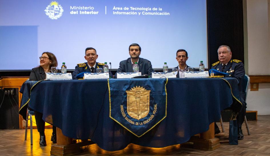 autoridades en el acto aniversario