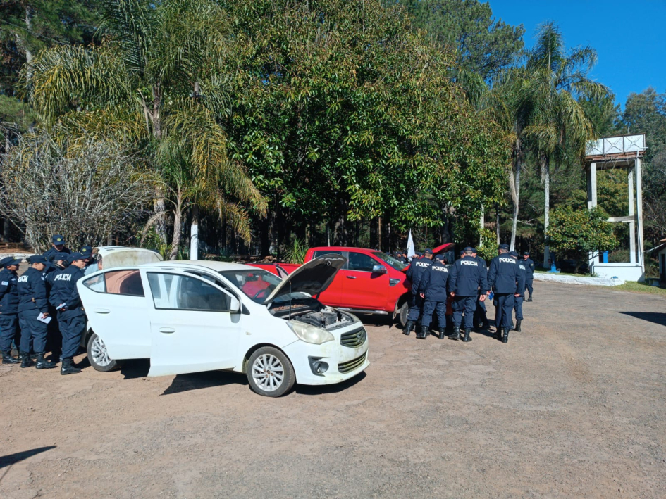 Capacitación en identificación vehicular para la policía de Rivera Capacitación en identificación vehicular para la policía de Rivera