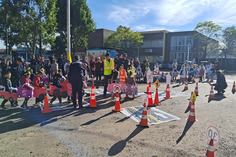 Actividad lúdica con niños. Actividad lúdica con niños.