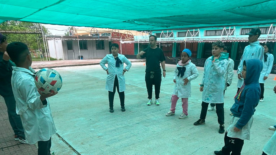 Deporte con alumnos de 4to y 5to Actividades en equipo