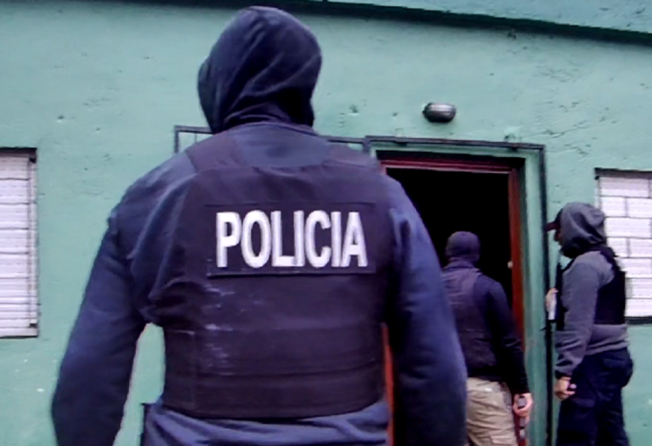 Allanamiento para detener a implicado en suministro de estupefacientes Allanamiento para detener a implicado en suministro de estupefacientes