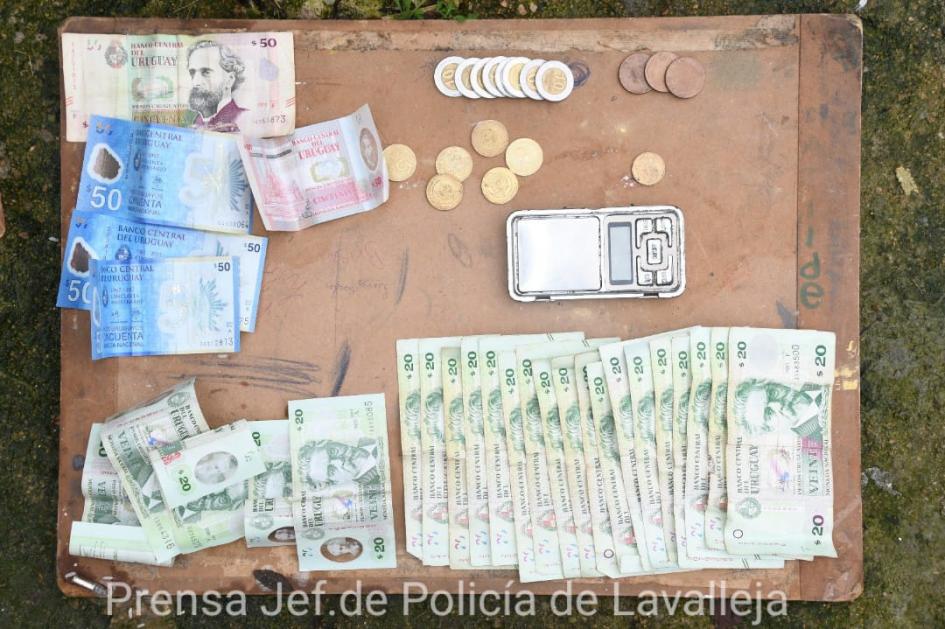 documentacion de dinero y balanza de presición incautado en allanamiento dinero y balanza de presición