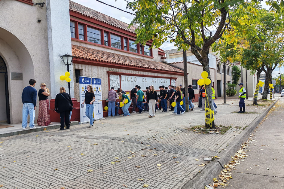 Alumnos de decorando