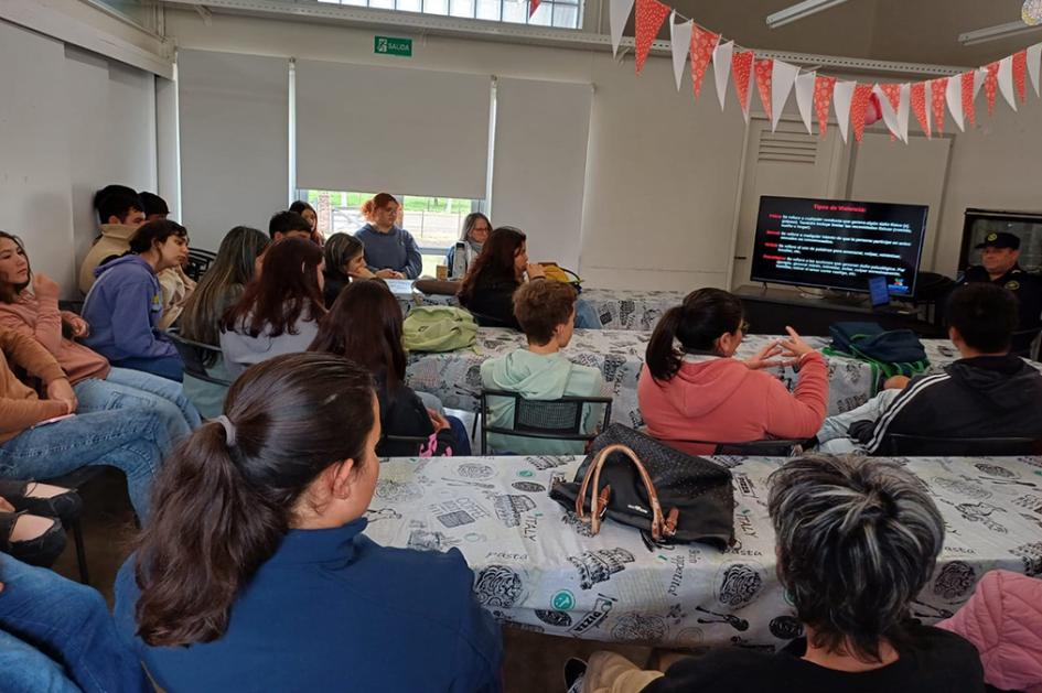 Alumnos de Liceo de Bernabé Rivera en Taller de Bullying Seguridad Vial y Violencia en noviazgo. Alumnos de Liceo de Bernabé Rivera en Taller de Bullying Seguridad Vial y Violencia en noviazgo.