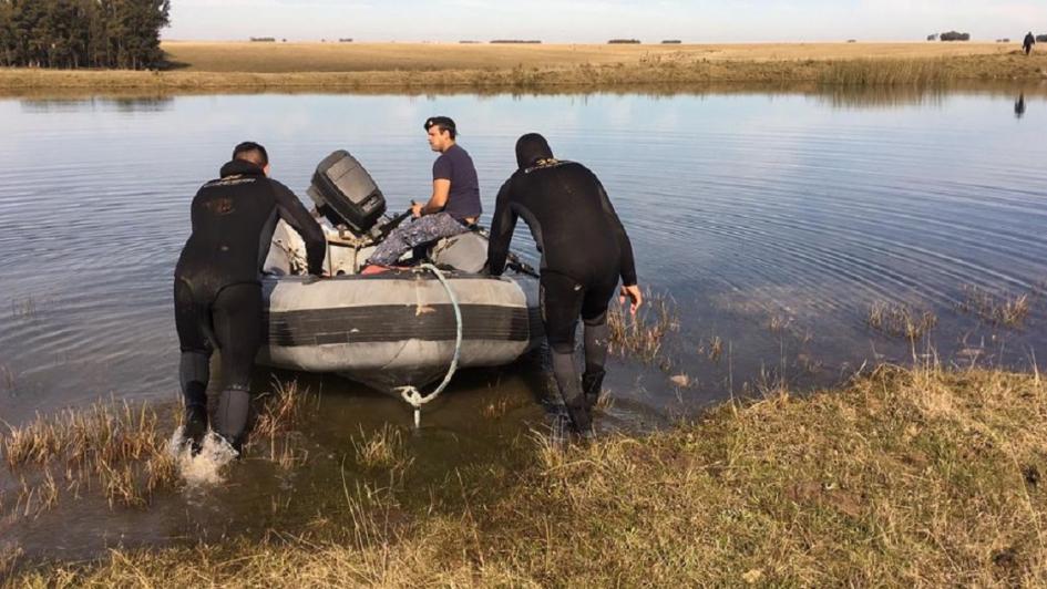 Personal realiza búsqueda en Río Personal realiza búsqueda en Río