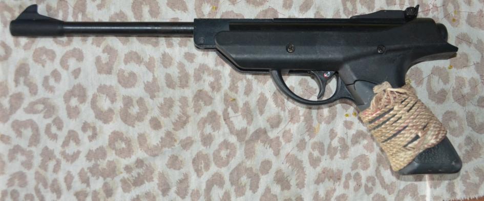 Arma de aire comprimido incautada Arma de aire comprimido incautada
