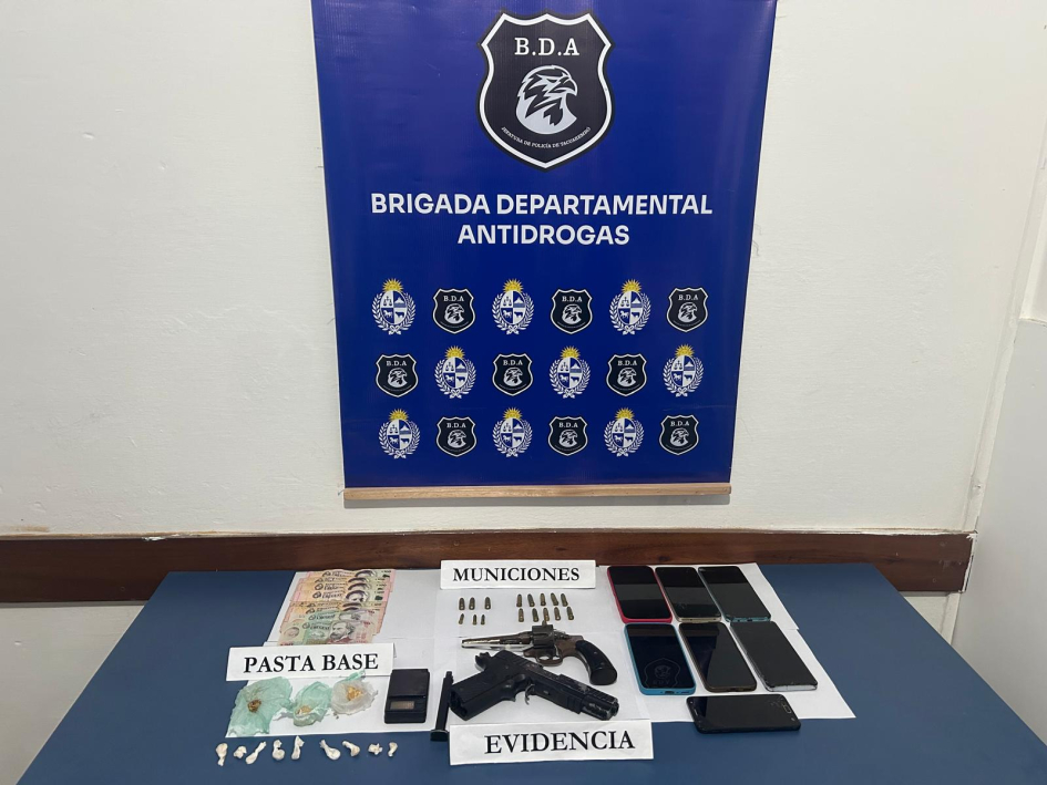 Imágen ilustrativa de armas, municiones, estupefacientes y efectos incautados Imágen ilustrativa de armas, municiones, estupefacientes y efectos incautados