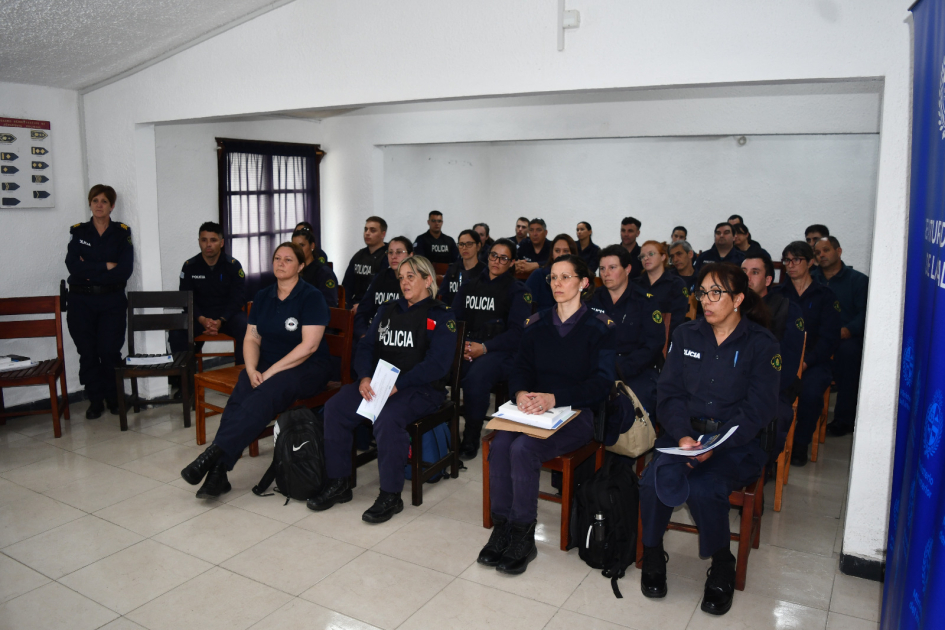 Asistentes certificados en el salón de clases de la EDP Asistentes certificados en el salón de clases de la EDP