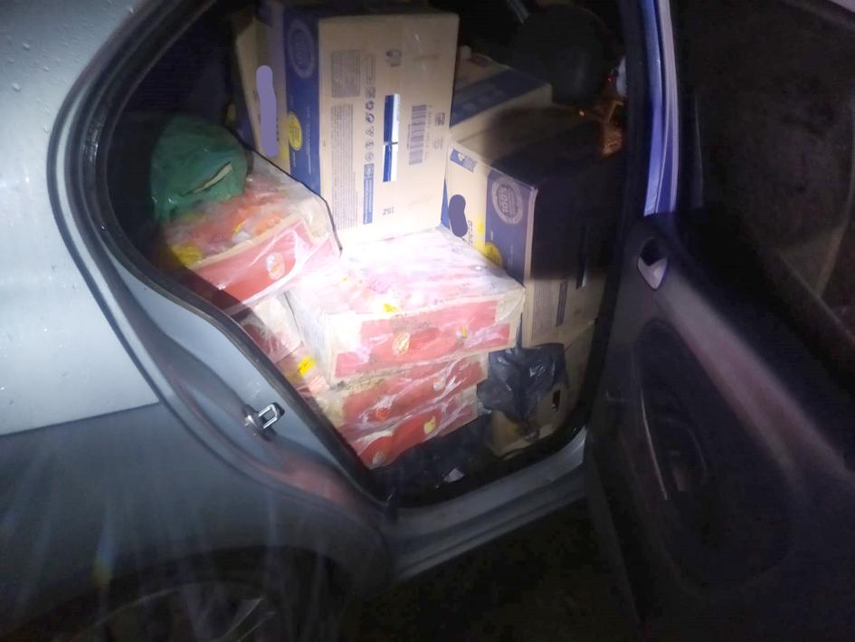 Auto con mercadería de contrabando. Auto con mercadería de contrabando.