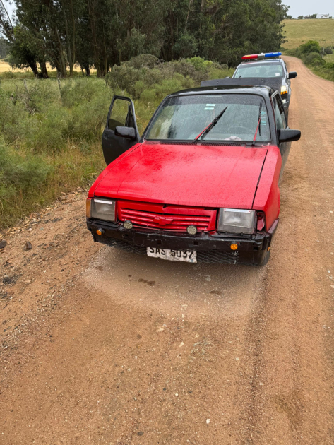 Auto de frente intervenido a detenidos por abigeato