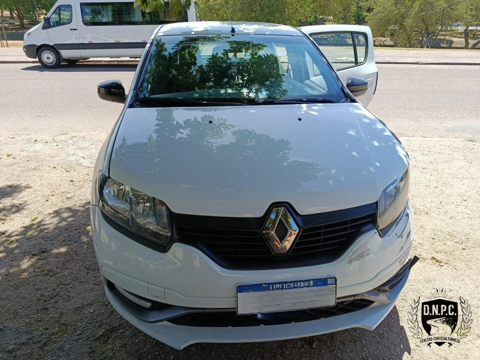 Vehículo incautado por Policía Caminera