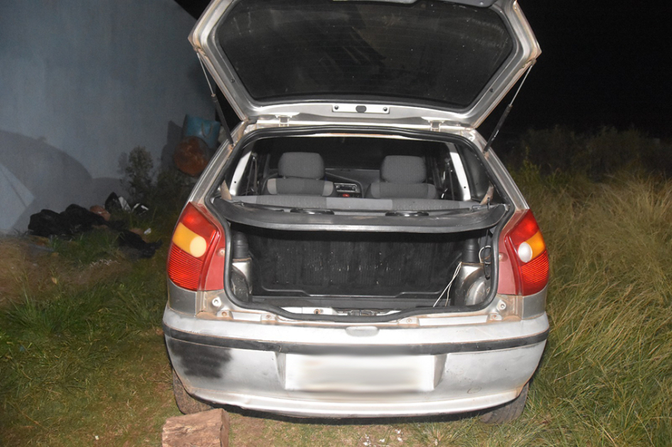 Automóvil Fiat Palio visto desde atras