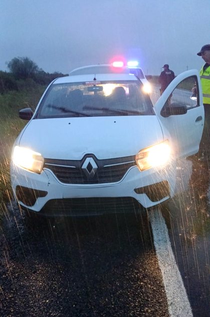 Automóvil Renault detenido por la policía. Automóvil Renault detenido por la policía.