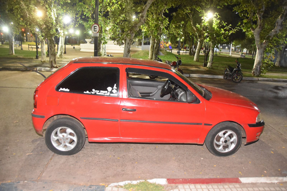 Automóvil rojo.