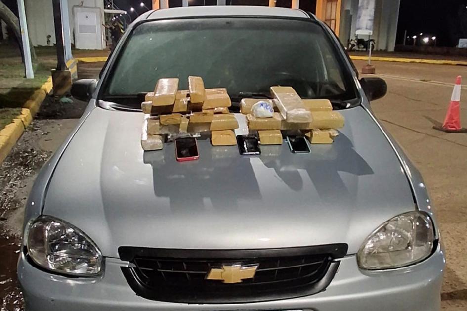 Automóvil y efectos incautados. Automóvil y efectos incautados.