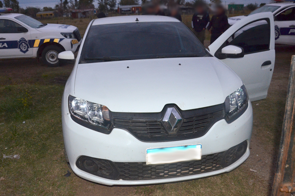 Automovil Renault Sendero visto de adelante