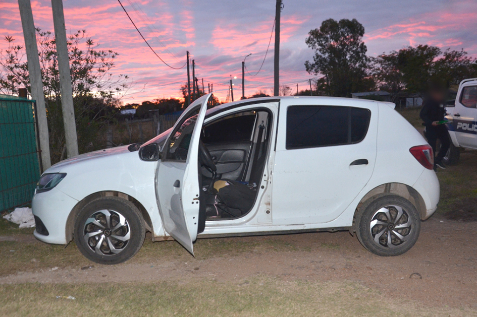 Automovil Renault Sendero visto de costado