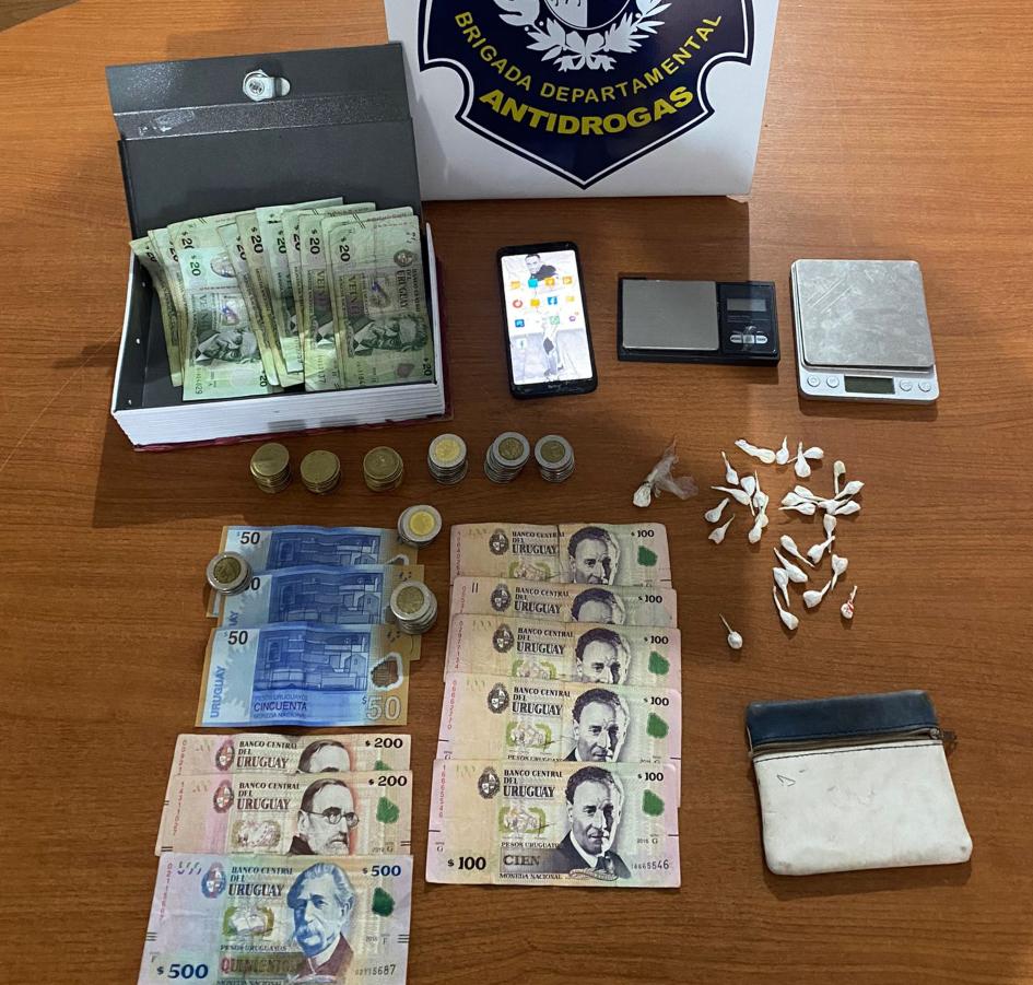 objetos incuatados en la boca de venta de drogas