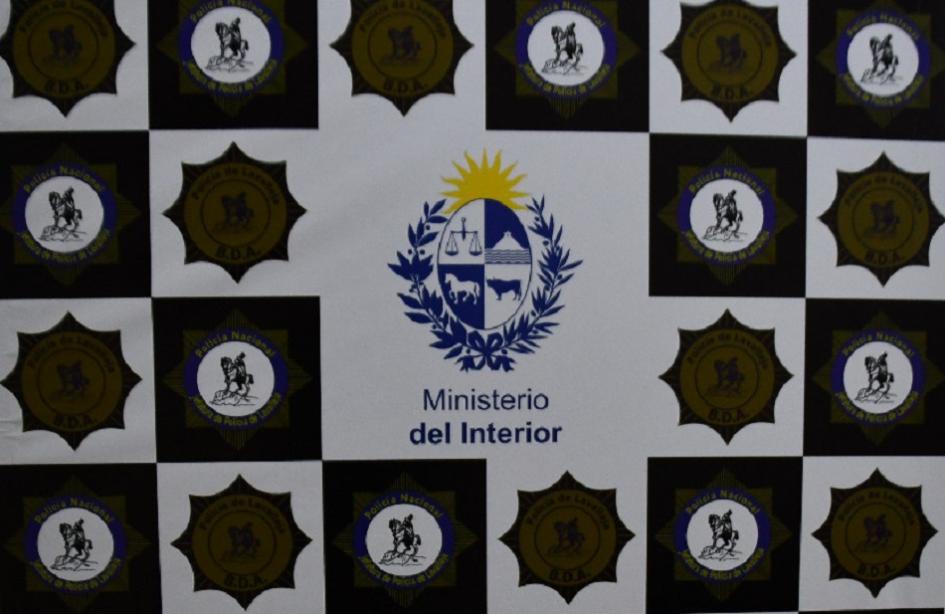 Escudo del Ministerio del Interior con el de Jefatura de Lavelleja y Brigrada antidrogas Escudo del Ministerio del Interior con el de Jefatura de Lavelleja y Brigrada antidrogas