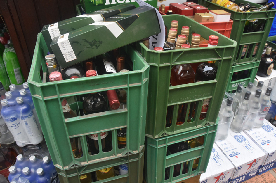 Bebidas incautadas por Aduana Bebidas incautadas por Aduana