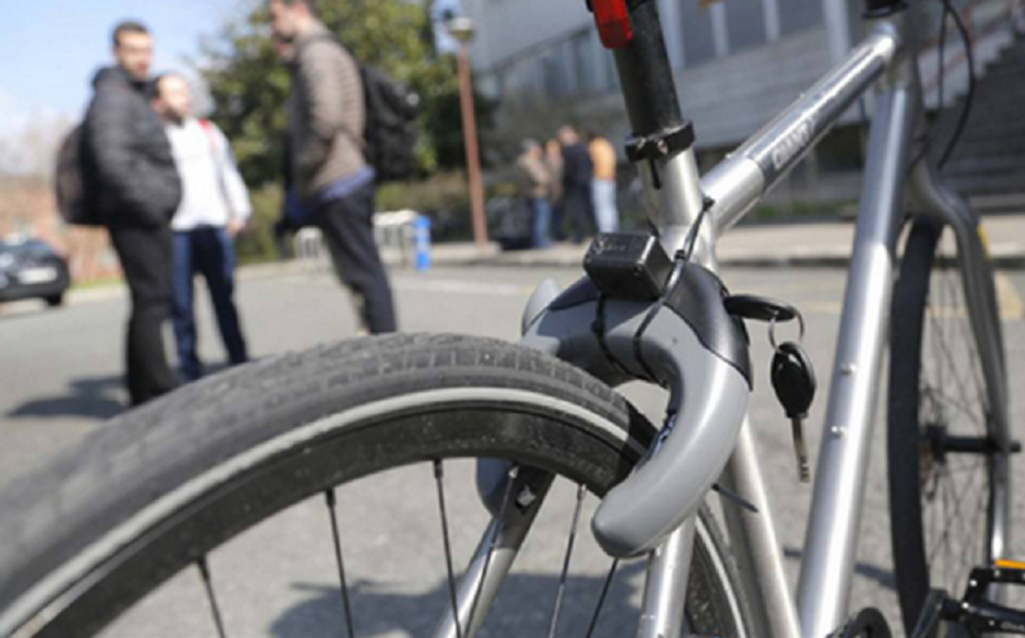 Bicicleta hurtada y recueprada en Melo. Bicicleta con candado.