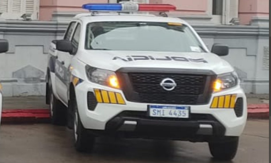 Un hombre de 30 años fue condenado por dos hurtos en San Carlos camioneta policial