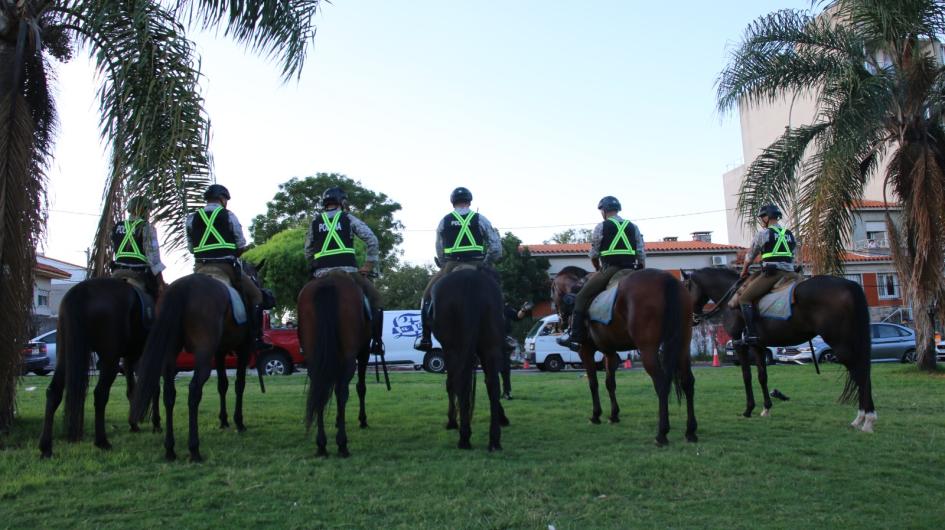 Policías a caballo Policías a caballo