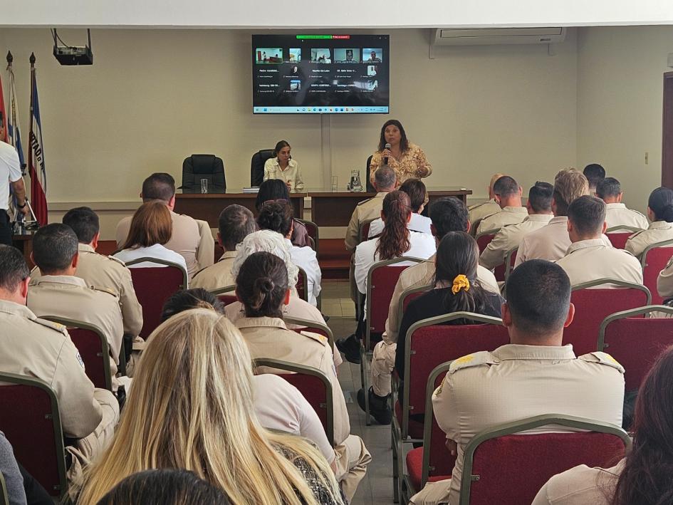 Licenciada en Psicología Alejandra Rodríguez brindando charla informativa Licenciada en Psicología Alejandra Rodríguez brindando charla informativa