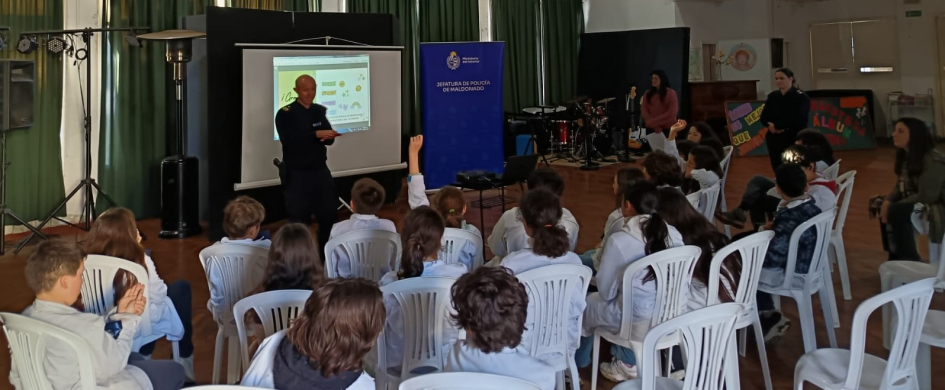 Charla en Escuela Nº5 Charla en Escuela Nº5