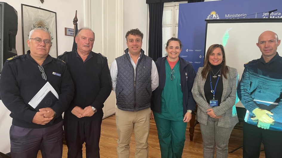 Charla sobre tuberculosis y enfermedades infectocontagiosas Comando de la jefatura con los profesionales de la salud