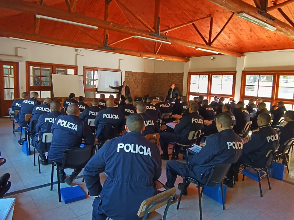 Capacitación en identificación vehicular para la policía de Rivera Capacitación en identificación vehicular para la policía de Rivera