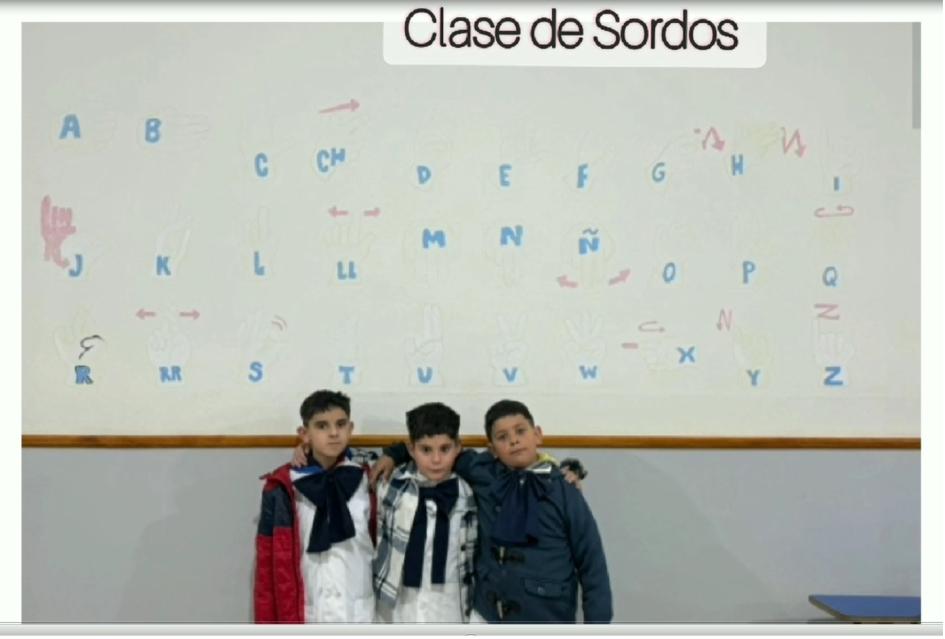 NIÑOS DE LA CLASE DE SORDOS 