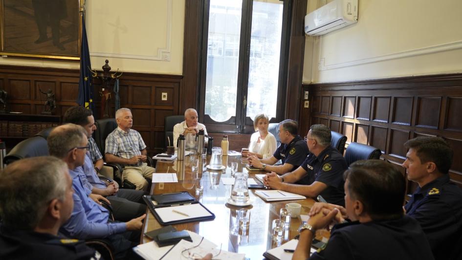 Reunión del Ministro del Interior y su comando, con autoridades de la Unidades Reunión del Ministro del Interior y su comando, con autoridades de la Unidades