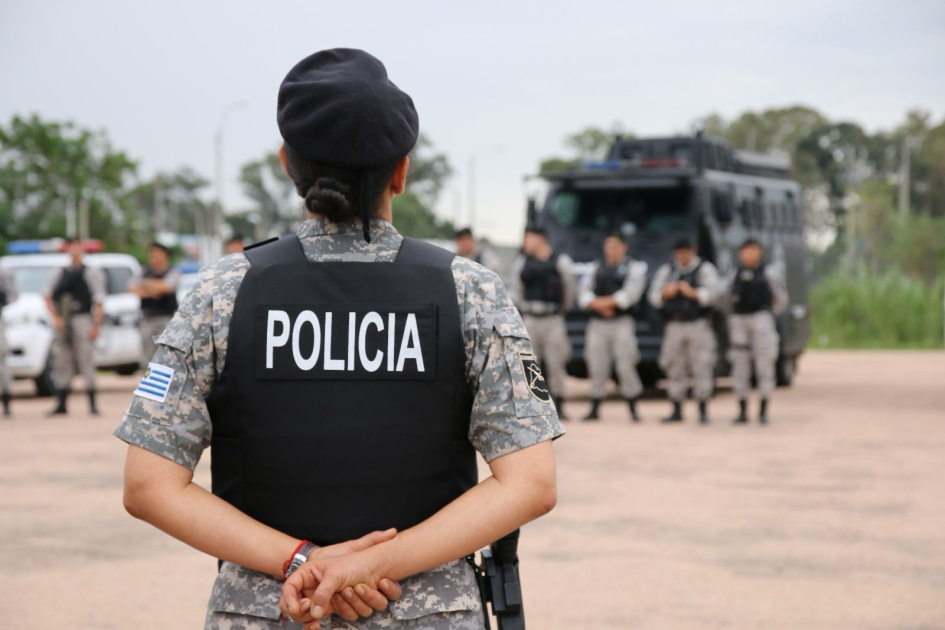 Policias de la Republicana en control de ruta policia republicana control de ruta