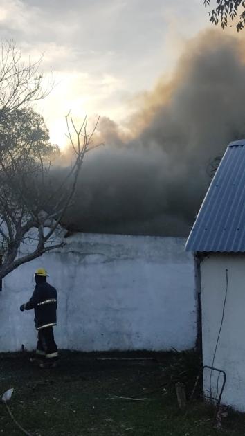 Una vivienda incendiada en Costa de Pereyra presentó pérdidas parciales Una vivienda incendiada en Costa de Pereyra presentó pérdidas parciales