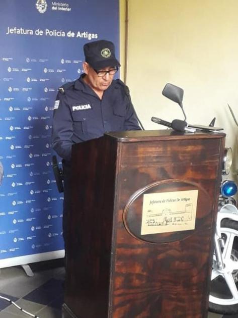 Cabo Mario Acevedo leyendo discurso