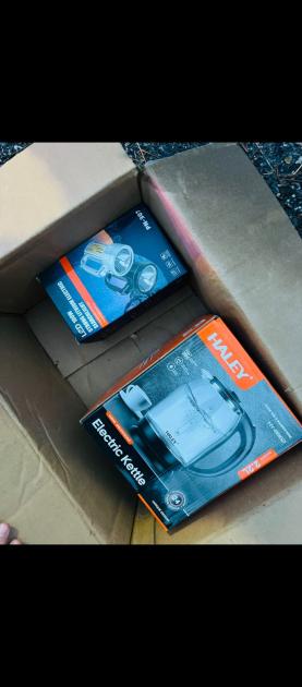 Caja abierta con objetos hurtados recuperados Caja abierta con objetos hurtados recuperados