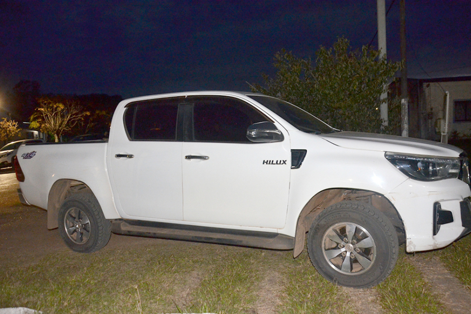 Camioneta Toyota Hilux vista de costado