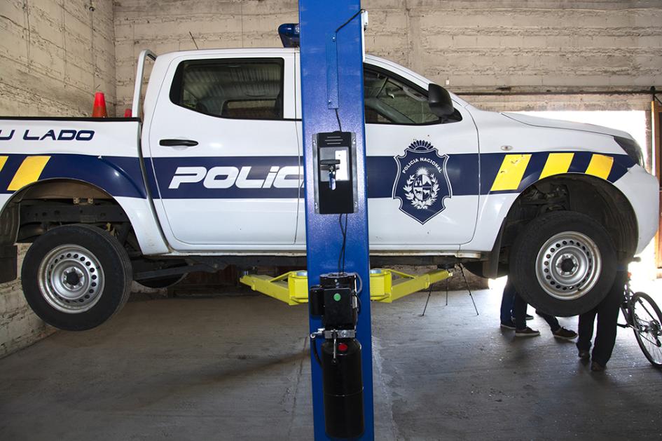 Camioneta en Elevado de Vehículos. Camioneta en Elevado de Vehículos.