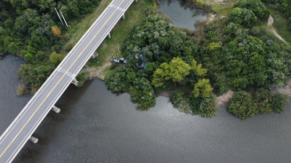 Campamento debajo de un puente Campamento debajo de un puente